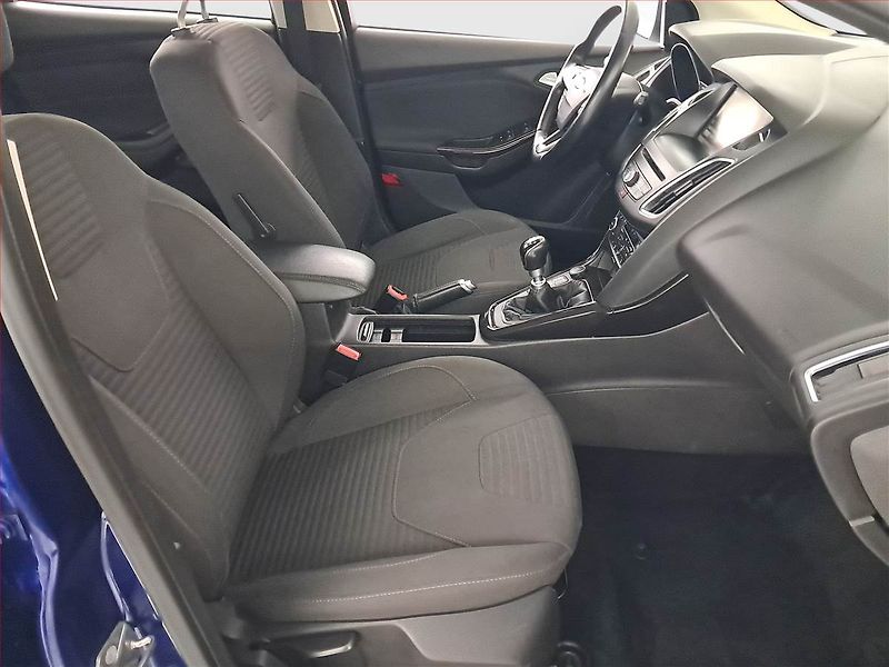 Ford Focus (2015) 1.5 TDCi, Navi, Tempomat - fotka 9 z 19
