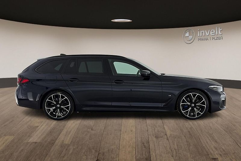BMW Řada 5 530d xDrive - fotka 2 z 17
