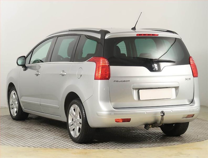 Peugeot 5008 (2011) 2.0 HDI, Navi, Tempomat - fotka 4 z 25