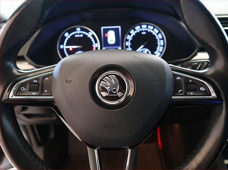 Škoda Superb (2017) Style 1.6 TDI, Navi, Bi-Xenony - fotka 18 z 18