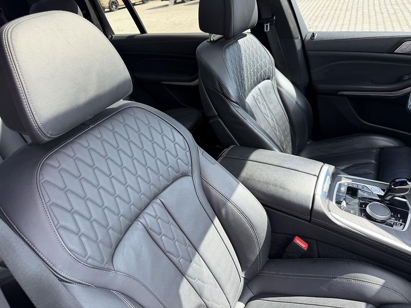BMW X7 (2022) 40XD 250kW M-PAKET R22 CZ TOP! - fotka 34 z 48
