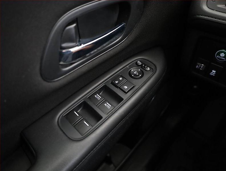 Honda HR-V (2017) 1.5 i-VTEC, ČR,1.maj - fotka 16 z 19