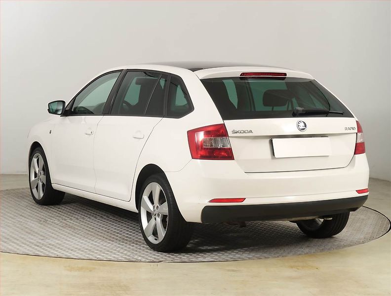 Škoda Rapid (2014) Spaceback 1.2 TSI, Serv.kniha - fotka 4 z 17