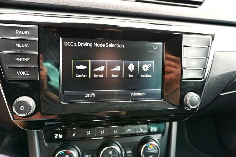 Škoda Superb (2015) STYLE PLUS 2,0 TDI 140 kW - fotka 38 z 52
