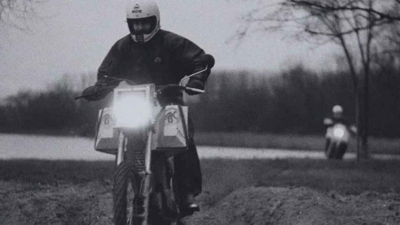 Momentka z první účasti na Dakaru v roce 1983.
