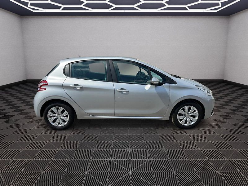 Peugeot 208 (2014) 1.2i 60kw - fotka 6 z 23