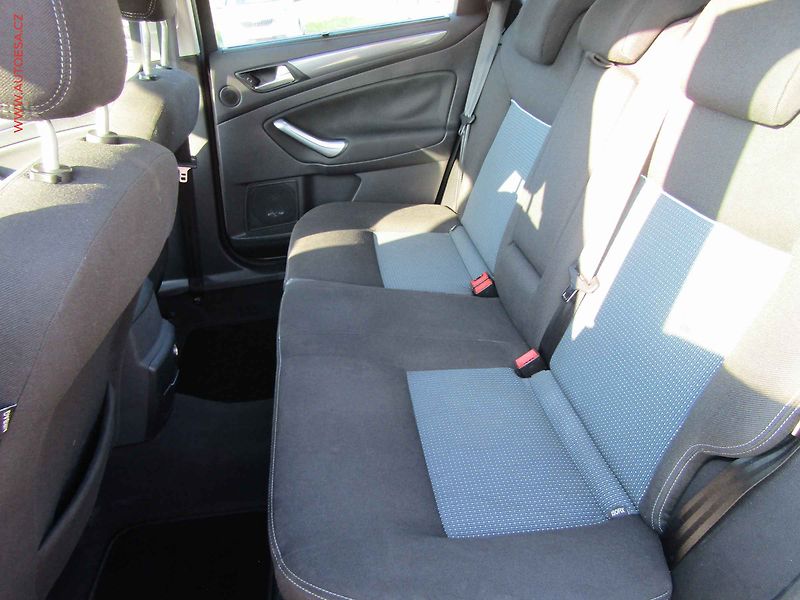 Ford Mondeo (2011) 2.0 TCDi, autoAC - fotka 9 z 17