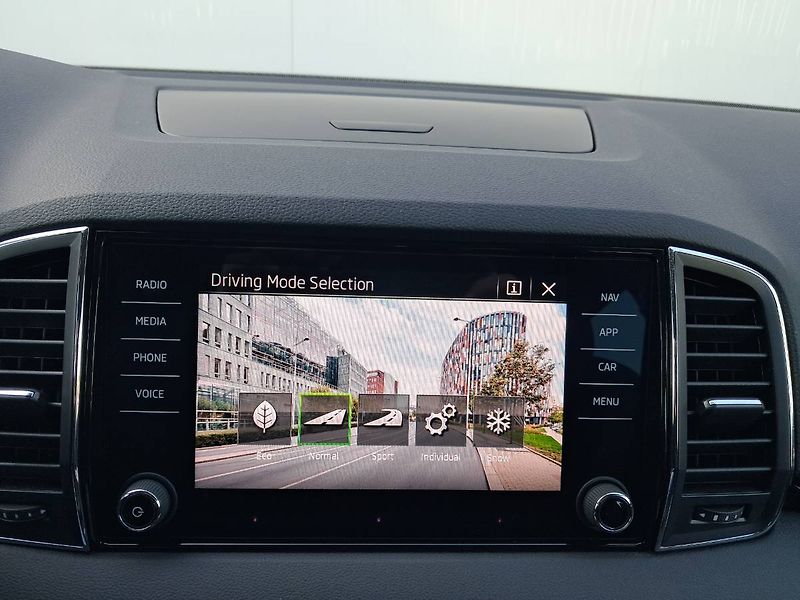 Škoda Karoq (2024) Top Selection 2.0 TDI / 110 kW - fotka 13 z 31