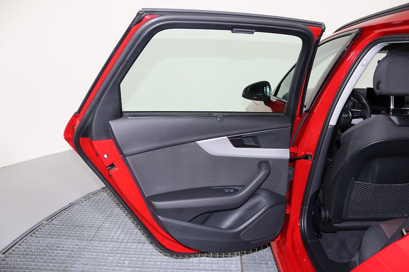 Audi A4 Avant Sline 35 TDI Stronic - fotka 10 z 24