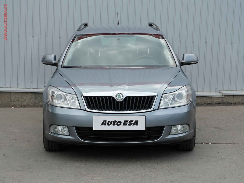 Škoda Octavia (2012) 1.4TSi, 1.maj,ČR, STK7/28 - fotka 2 z 15