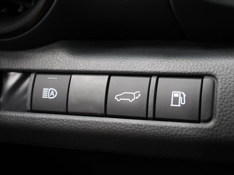 Toyota C-HR 2,0 Hybrid 178k.4x4 GR 6320km! - fotka 17 z 28