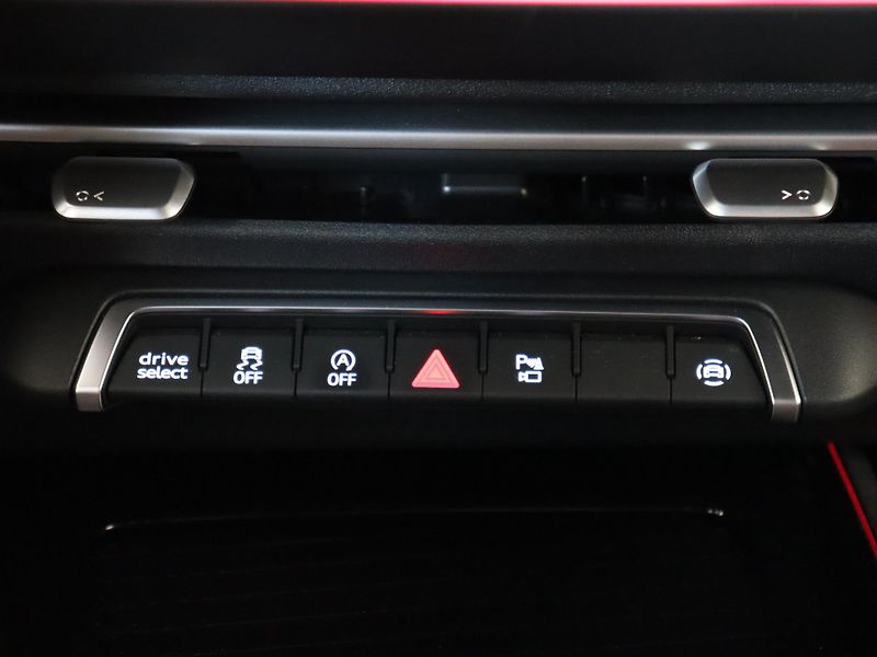 Audi Q3 TFSI Stronic - fotka 22 z 30