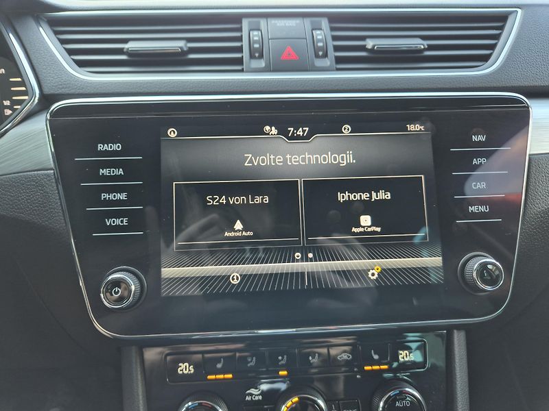 Škoda Superb Combi 2,0TDi DSG 110kw 17ALU - fotka 30 z 44