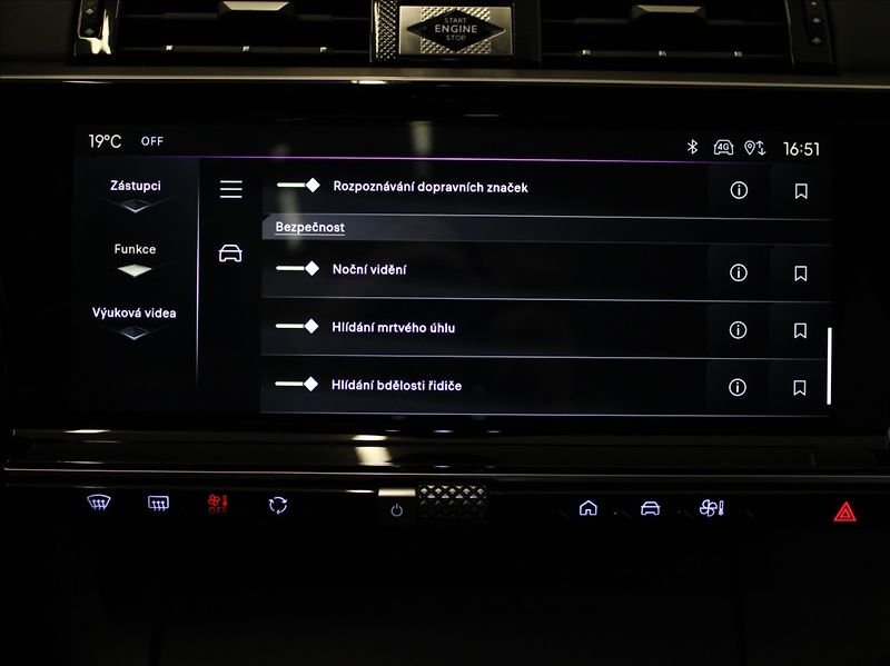 DS Automobiles DS7 Crossback 1,6 PHEV 300k.4x4 Rivoli PANO. - fotka 14 z 29