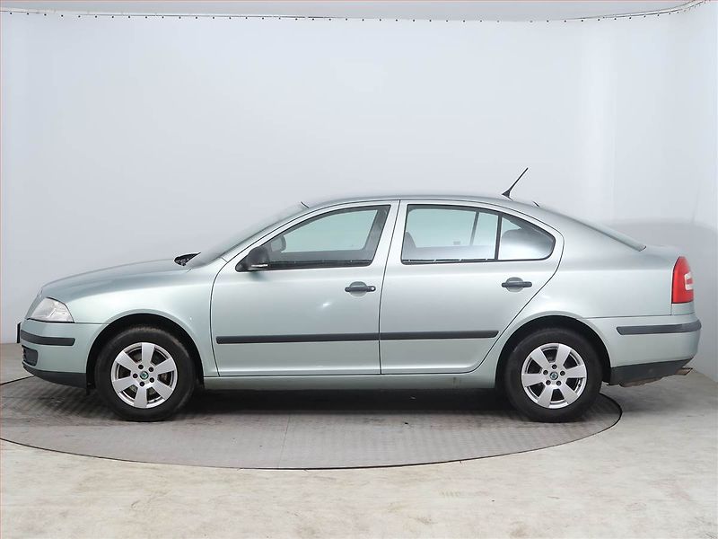 Škoda Octavia (2012) 1.6, nová STK, jezdí výborně - fotka 3 z 12