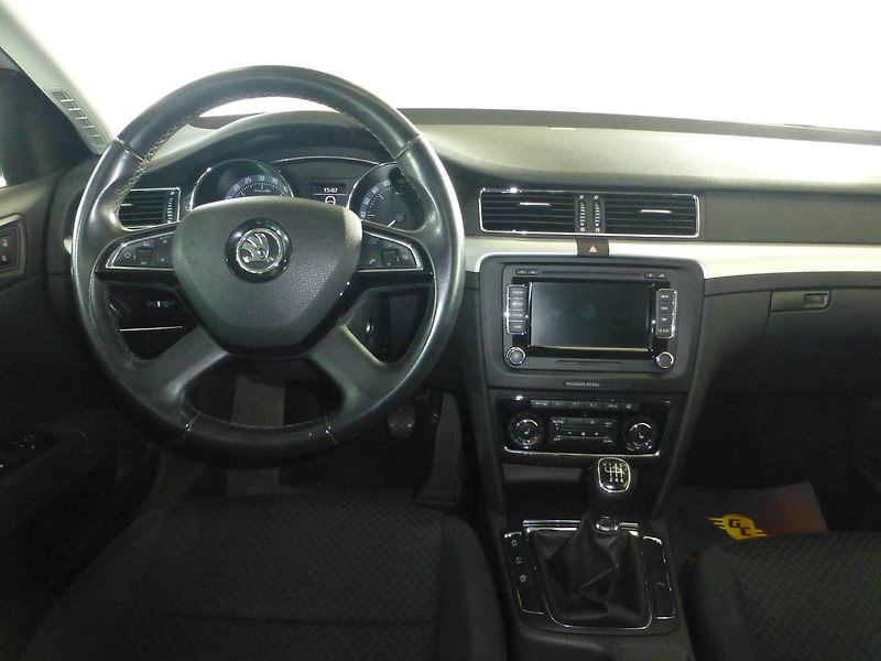 Škoda Superb (2014) 2,0TDI*NAV*PARK S*VYHŘ.S*XENON - fotka 20 z 29