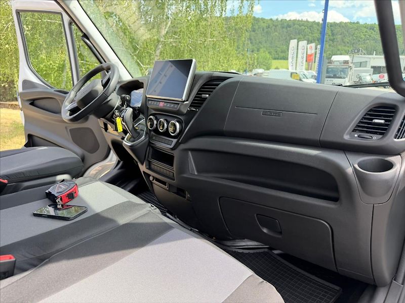 Iveco Daily 3,0 35S18HA8 SKŘÍŇ  ČELO  35s1 - fotka 33 z 39