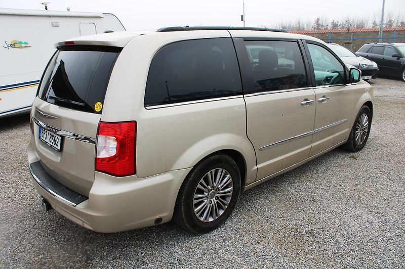 Chrysler Town & Country (2012) 3,6iV6 BENZIN+LPG KŮŽE AUTOMAT - fotka 7 z 16