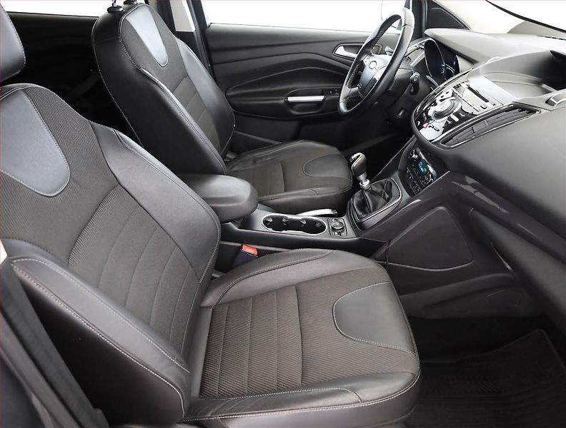 Ford Kuga (2014) Trend 2.0 TDCi, 4X4, Navi - fotka 7 z 20