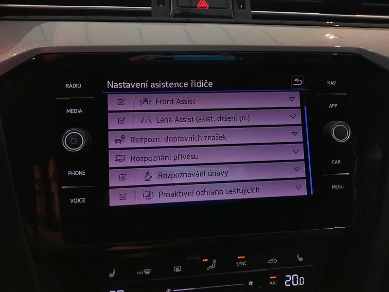 Volkswagen Passat Variant (2022) 2.0 TDI (110kW/150k) DSG, Busi - fotka 18 z 28