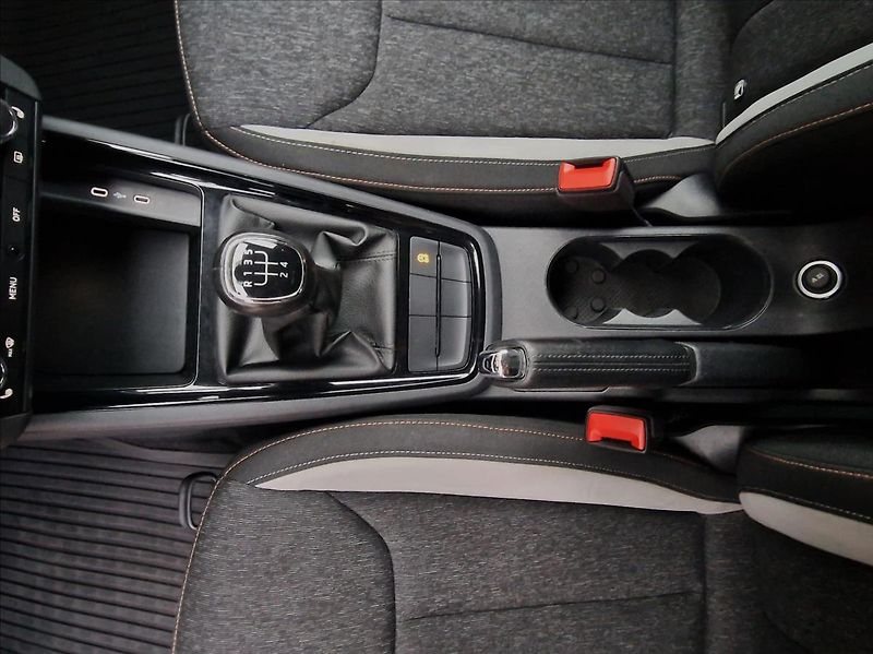 Škoda Scala 1.0 TSI 70kW Style, ČR,1.Maj. - fotka 37 z 50