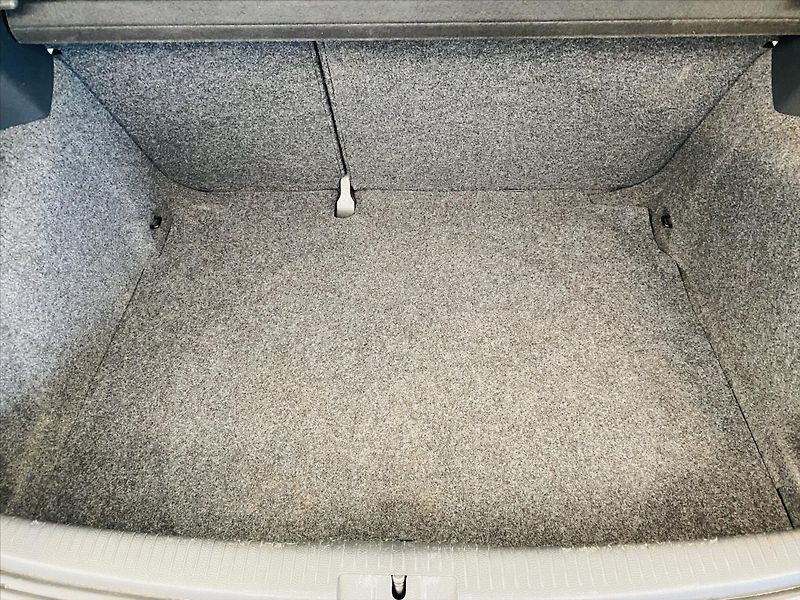 Volkswagen Golf 1,6 TDI 77kW - fotka 18 z 22