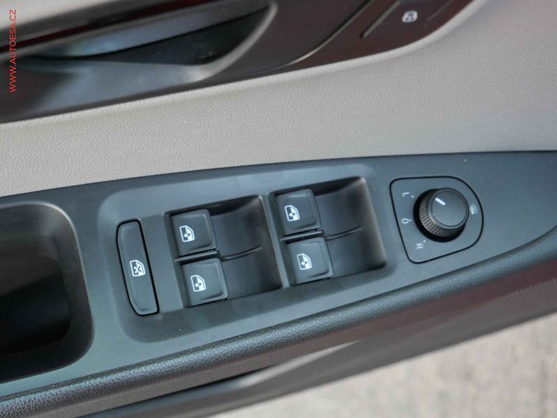 Seat Leon (2017) 1.2TSi, ČR, AC, TZ - fotka 12 z 15