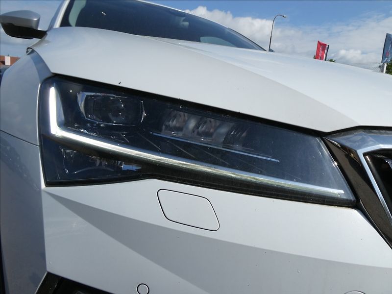 Škoda Superb 2,0 TDi 147kW SCOUT,DSG,4x4,DP - fotka 5 z 49