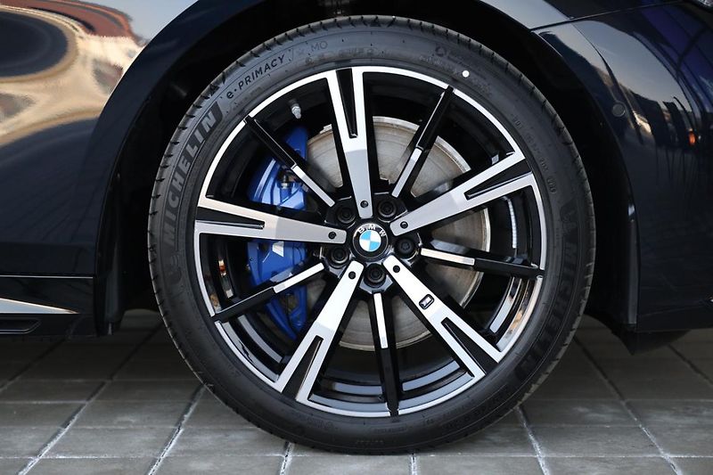 BMW Řada 5 540d xDrive Sedan - fotka 7 z 18