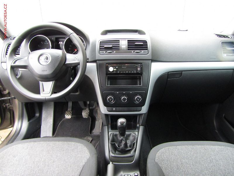Škoda Yeti (2014) 1.2 TSI, Active - fotka 8 z 16