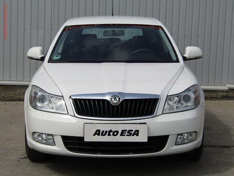 Škoda Octavia (2009) 1.6 MPi, Ambiente, AC - fotka 2 z 13