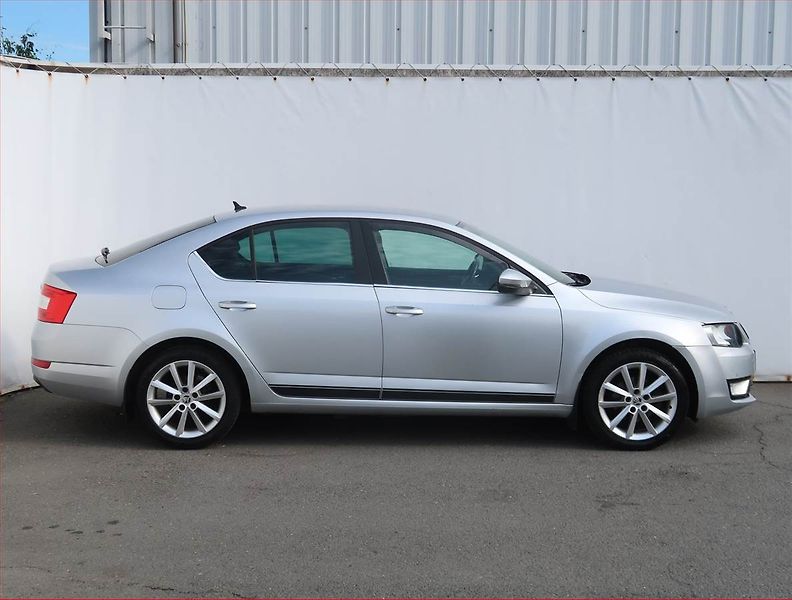 Škoda Octavia (2014) Elegance 1.2 TSI, Serv.kniha - fotka 6 z 19