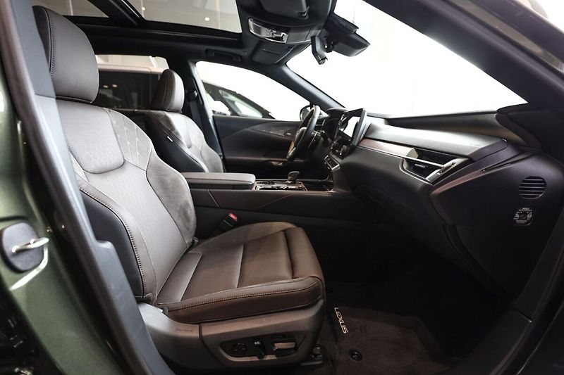 Lexus RX 450h+ 2.5 PHEV LUXURY PANORAMI - fotka 8 z 10