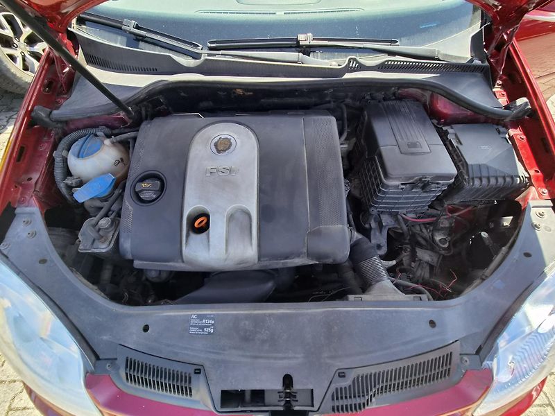 Volkswagen Golf 1,6 FSI automat - fotka 7 z 10