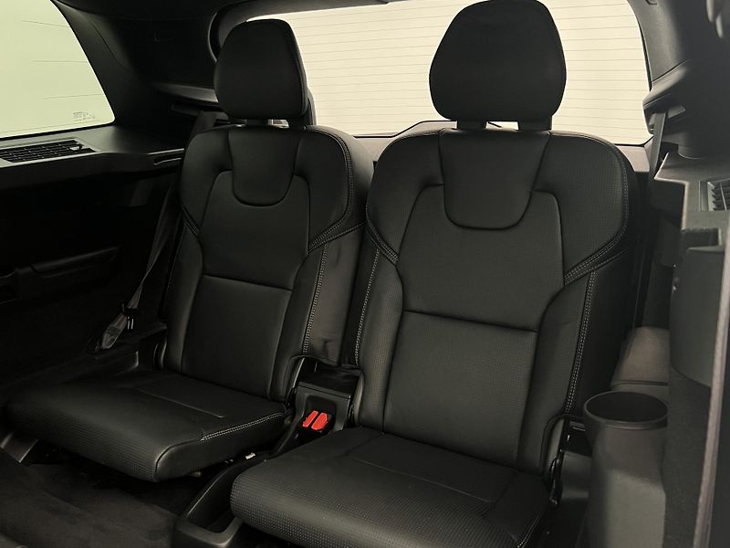 Volvo XC90 B5 AWD INSCRIPTION AUT 7 MÍST - fotka 21 z 50