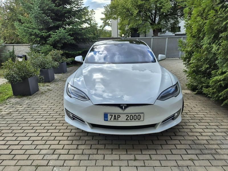Tesla Model S (2017) 90D AWD Nabíjení zdarma - fotka 3 z 26