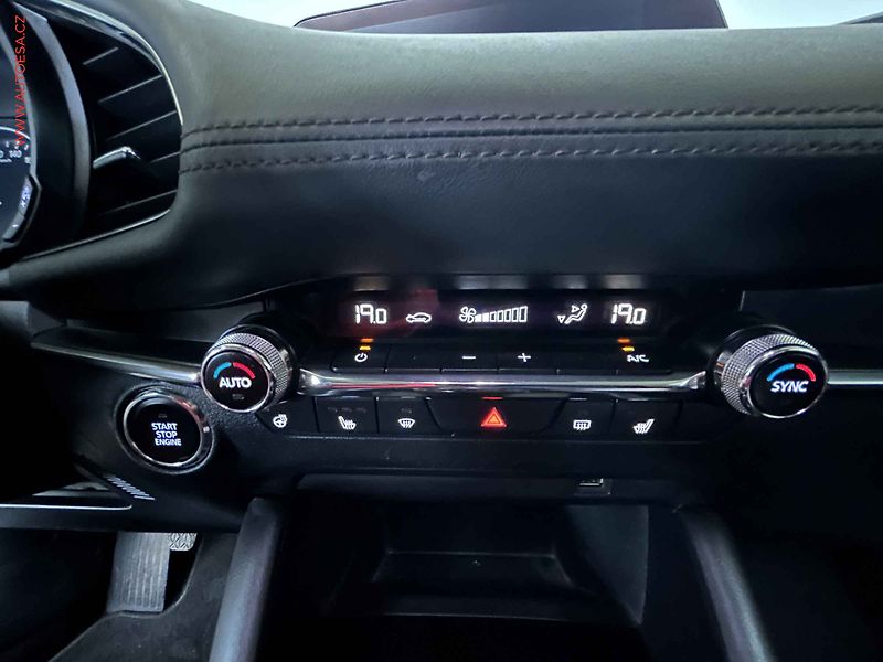 Mazda 3 (2020) 2.0i, 1.maj,ČR, AC, LED, navi - fotka 14 z 19