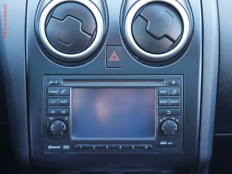 Nissan Qashqai (2012) 2.0dCi, AT - fotka 11 z 15