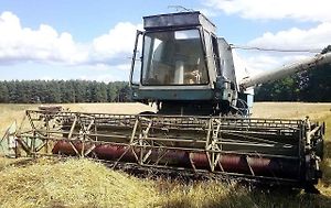 Kombajn Fortschritt E 512 byla první sklízecí mlátičkou, která byla kompletně vyvinuta výhradně v tehdejší Německé demokratické republice.