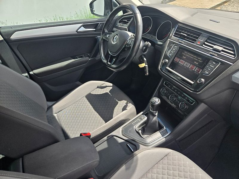 Volkswagen Tiguan (2016) 2.0 TDI NAVI, Serviska - fotka 19 z 39