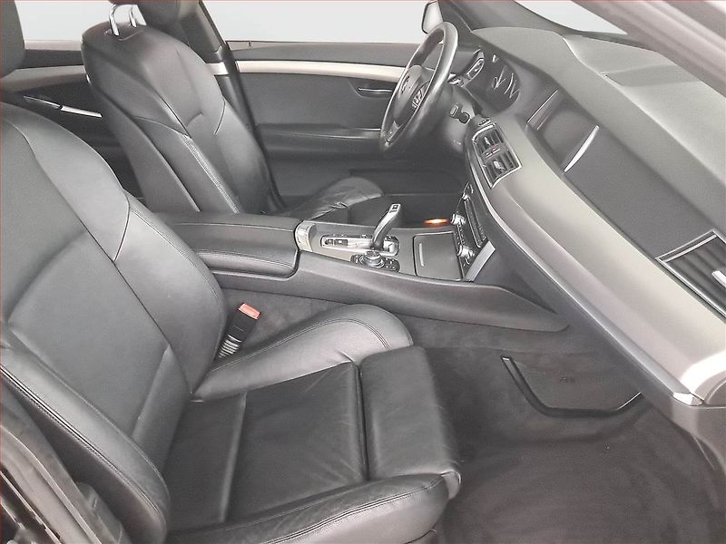 BMW Řada 5 (2012) 530d xDrive GT, 4X4, Automat - fotka 9 z 24