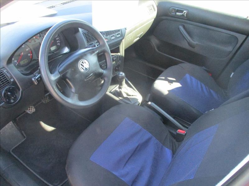 Volkswagen Golf 1,6 i,klimatizace,ABS, - fotka 17 z 29