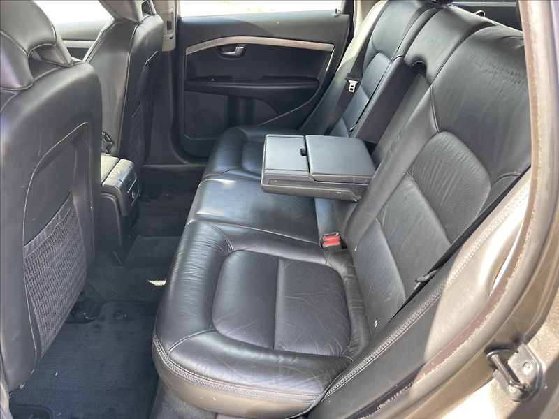 Volvo XC70 2,4 D5 151kw AWD Geartronic Mo - fotka 8 z 35