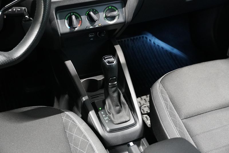 Škoda Fabia 1.0TSI 70kW,DSG,TOUR,ČR,1.MAJ - fotka 22 z 29
