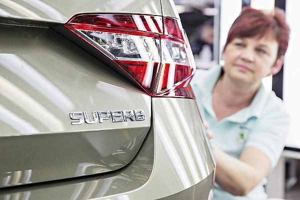V kvasinském závodě automobilky Škoda Auto dnes z linky sjel první Superb třetí generace.