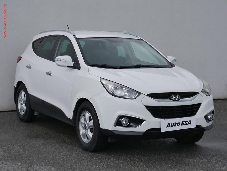 Hyundai ix35 (2012) 2.0 CRDi, ČR, AC, TZ, park - fotka 1 z 23