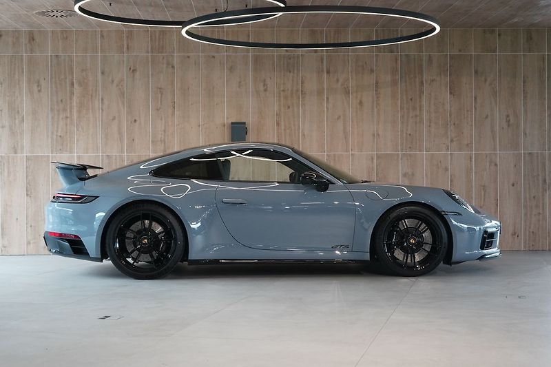 Porsche 911 Carrera 4 GTS, Aerokit, Lift - fotka 4 z 55