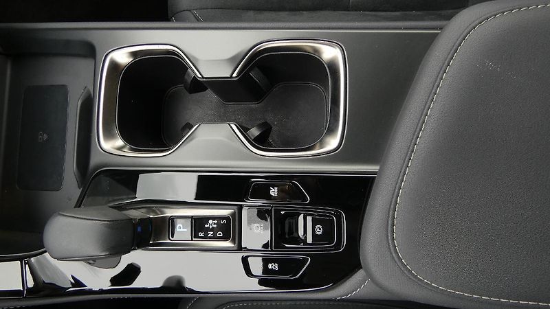 Lexus NX 350h 2.5 E-CVT Comfort Top - fotka 17 z 23