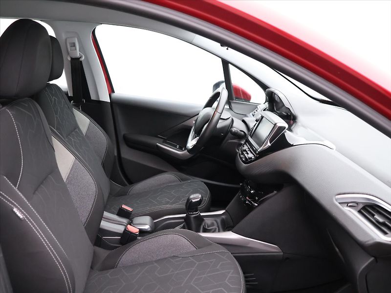 Peugeot 2008 1,2 PureTech 60kW CZ Active - fotka 11 z 28