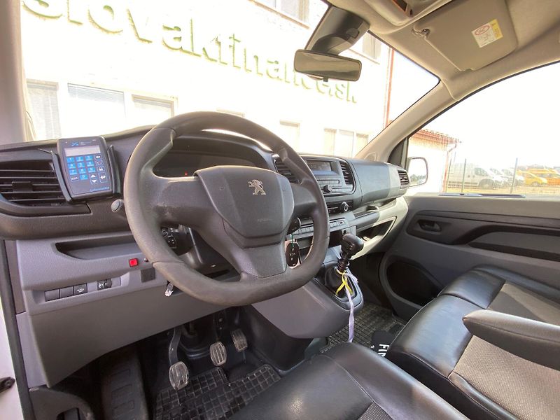 Peugeot Expert (2019) - fotka 14 z 16